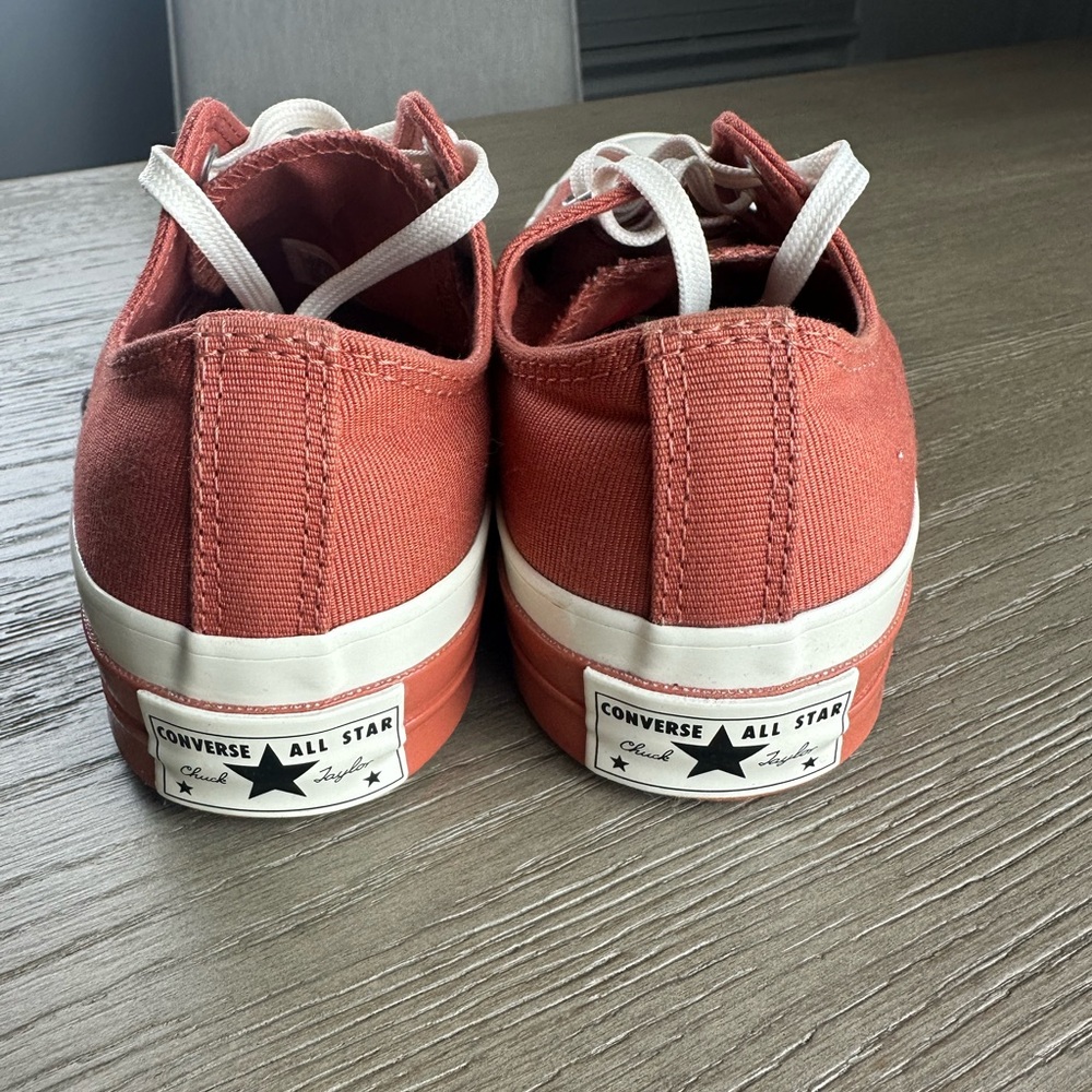 Converse Chuck Taylor OX Low All Star
Terra Cotta & White size 7.5 - Picture 3 of 6